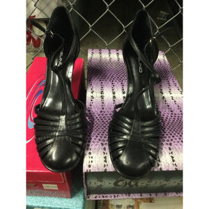 Women's Bandolino Black Leather Heels Size 6.5M